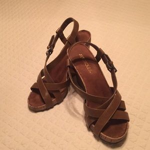 Aerosols Wedges Size 8